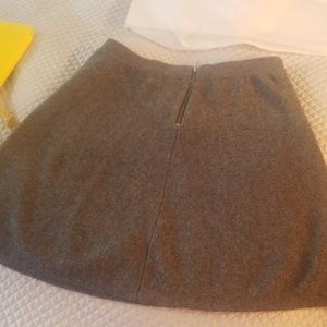 Tahari sweater skirt. (103)